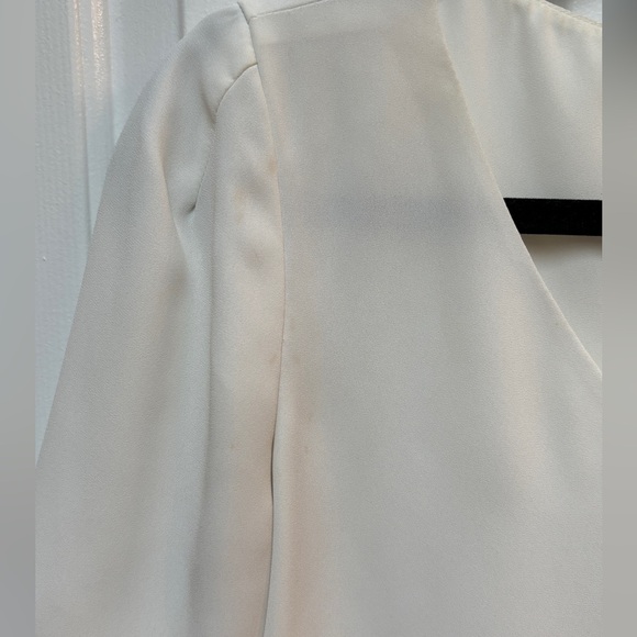 Aritzia V Neck Blouse - Picture 5 of 5